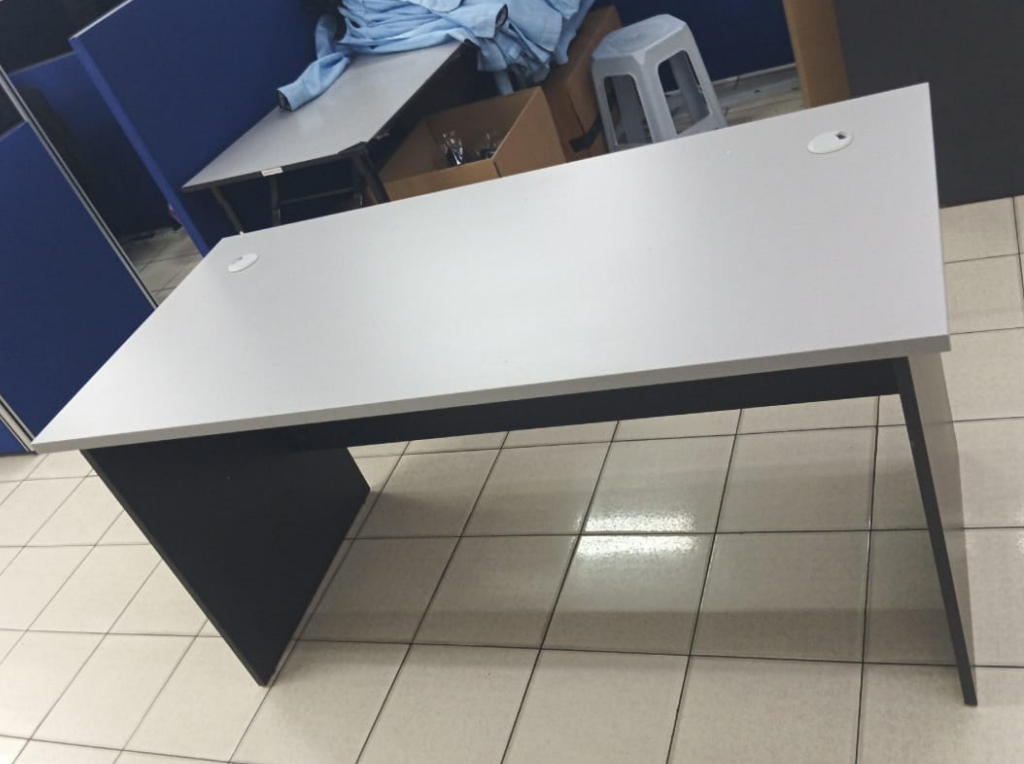 OLIVER SERIES Office writing desk 5'
