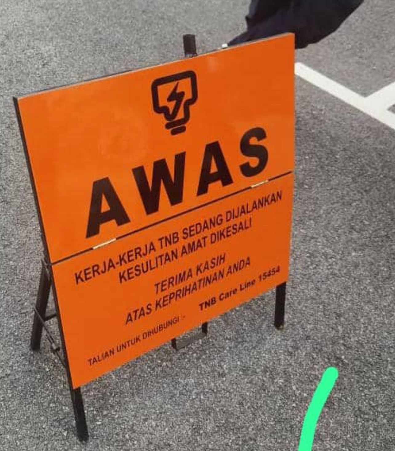 Papan Tanda AWAS / Sinage AWAS Reflective (70cm x 100cm)