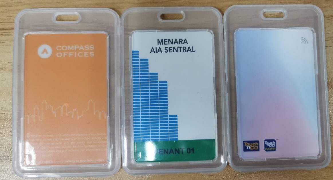 Qs ID Card Hard Case With Clip