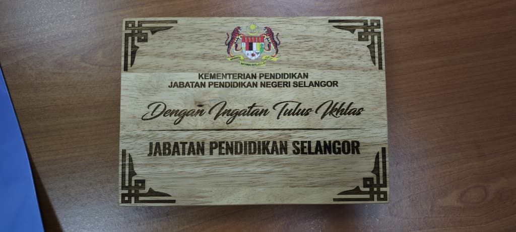 Wooden plaque with plastic stand ( Size 6x8" x 1cm )