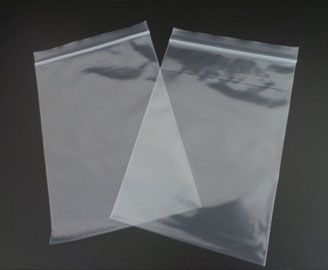 nil Transparent zip seal plastic bag ( 22 cm x x 32 cm )