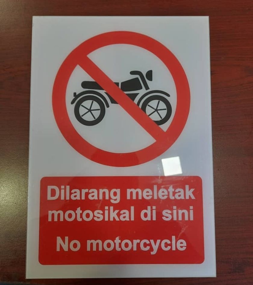 Signage Singage Plastik Dilarang Meletak Motosikal Di Sini