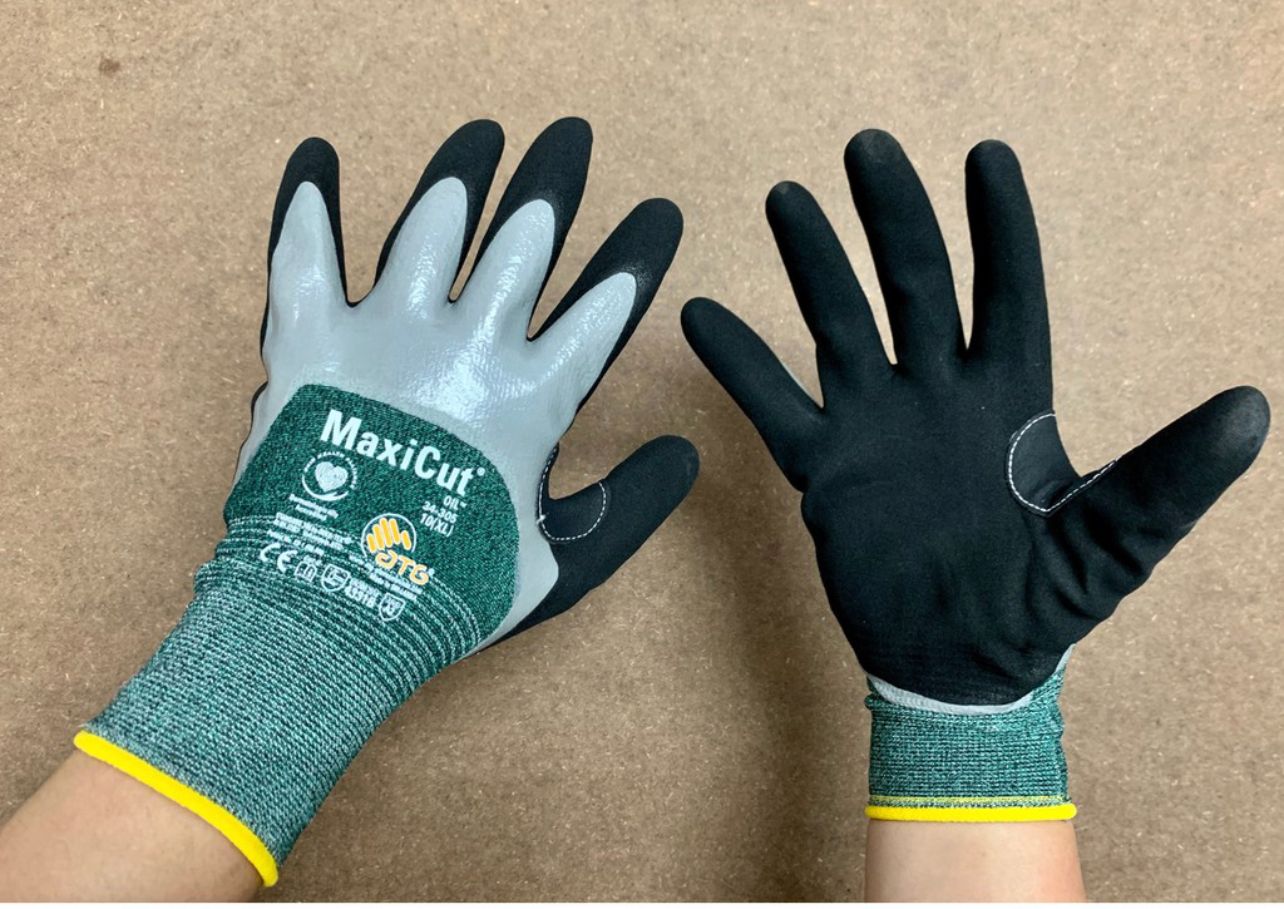 ATG MaxiCut Oil 34-305 Safety Gloves - Level 3 Cut resistance, oily/wet coverage palm and fingers