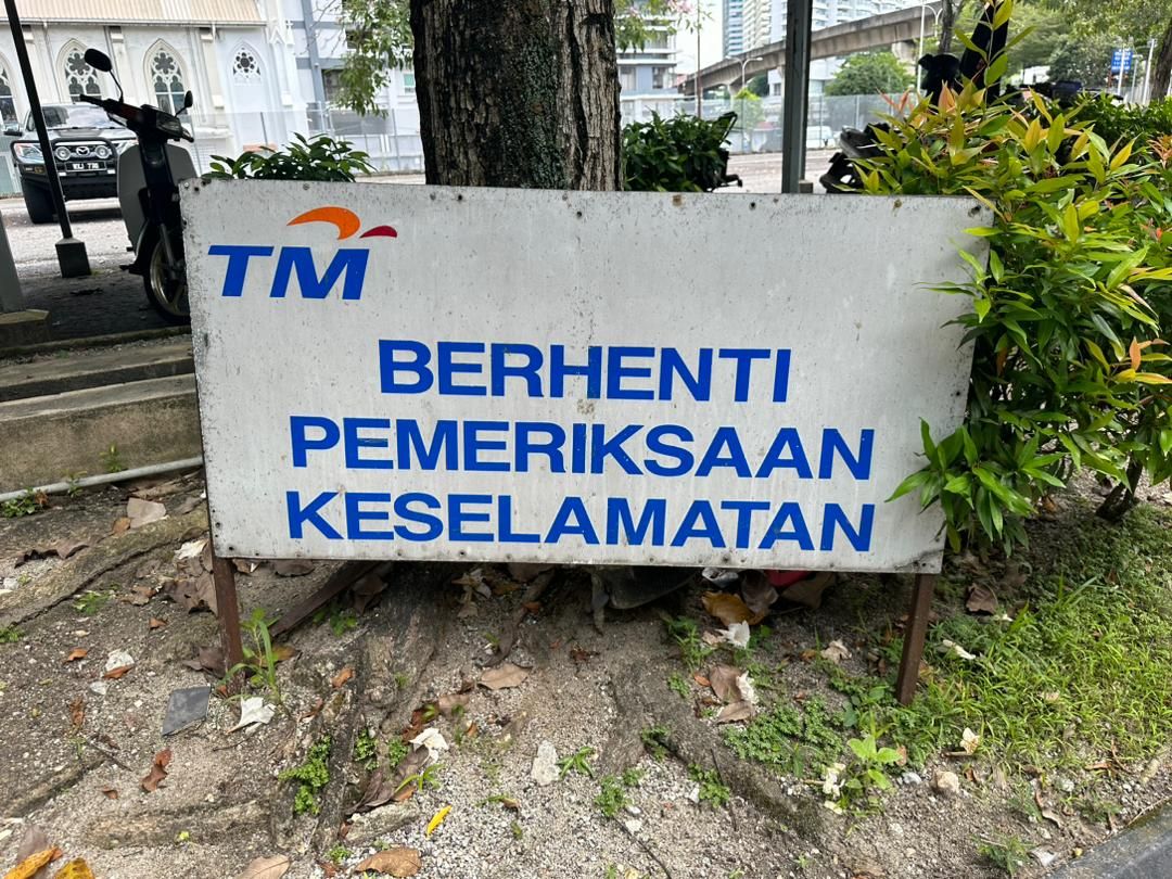 QS Signboard Berhenti Pemeriksaan Keselamatan TM