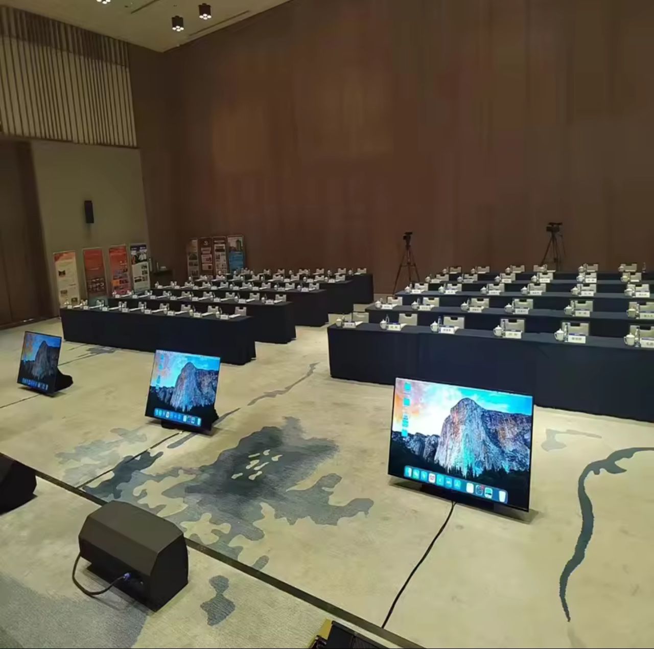 NA FLOOR STAND PRESIDENTIAL TELEPROMTER SET & FLOOR DISPLAY MONITOR SYSTEM
