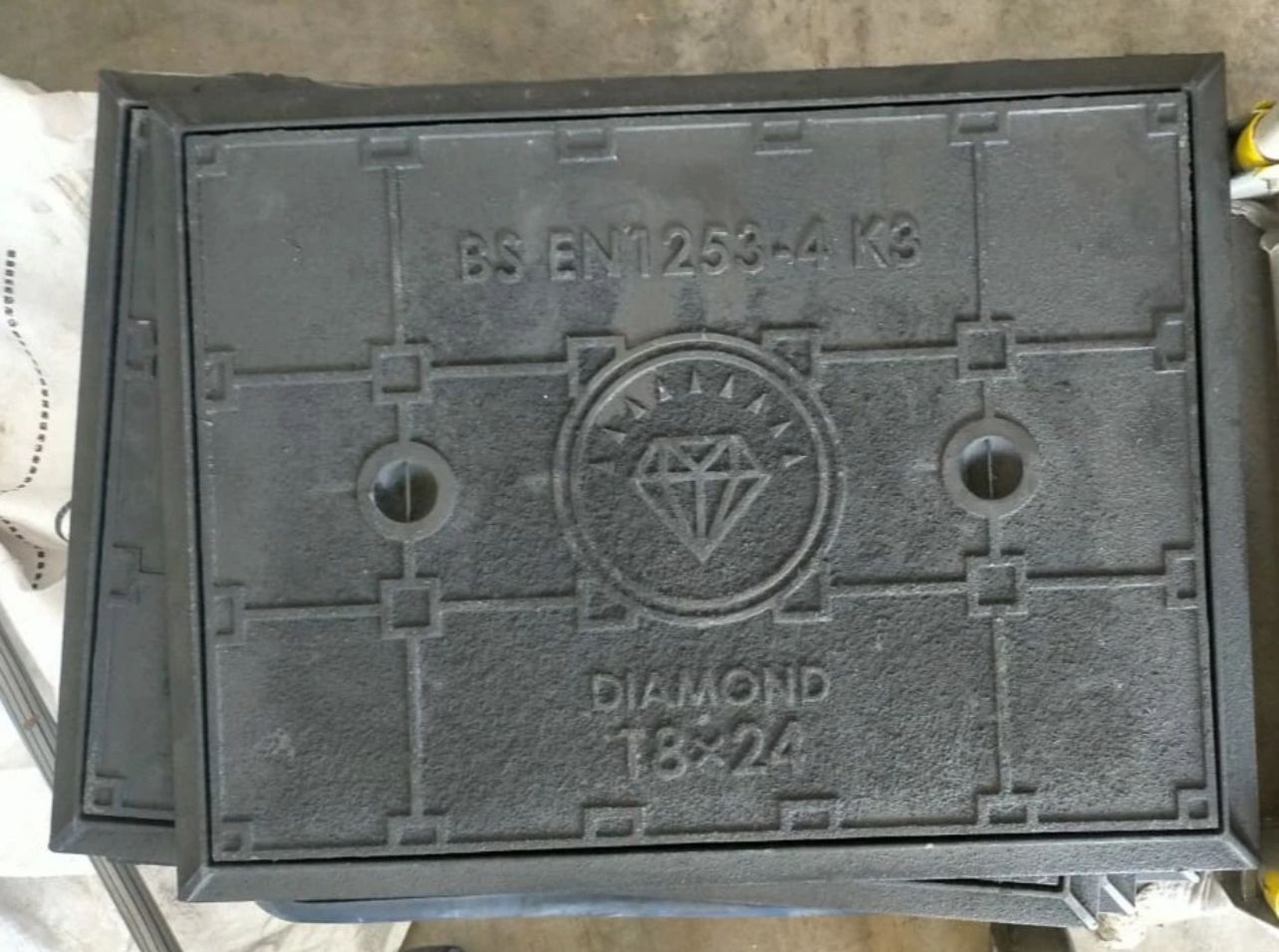 Ductile MANHOLE COVER 18" x 24" DIAMOND