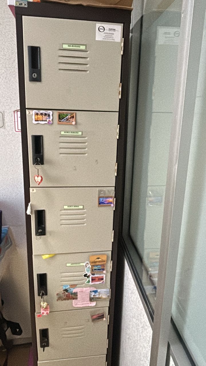 OFFICE STEEL LOCKER 6 COMPARTMENT